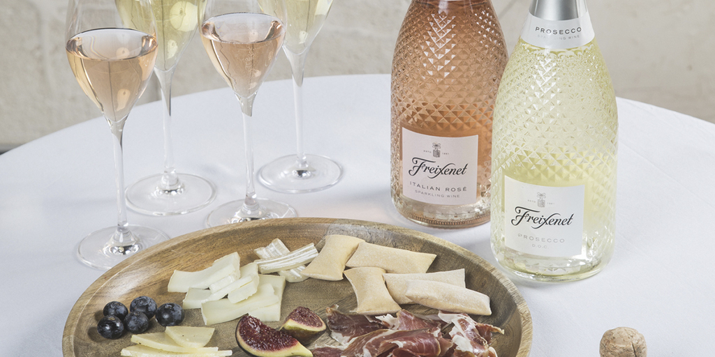 freixenet's tweet photo. ¿Celebramos el martes con una CATA en CASA? ¡Nos acercamos donde estés para llevarte un Kit de Maridaje personalizado!
¿Quieres saber más?👉 https://t.co/k1PEI1wLz9
*Envíos gratuitos en un radio máximo de 100 km desde #Freixenet. Consultar puntos más alejados.
#CatasVirtuales https://t.co/4cZnVYFnTD