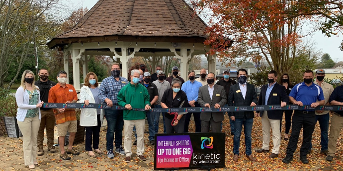 WINTalent's tweet photo. Our Blairsville Retail Store recently hosted a ribbon cutting to celebrate a mile stone for the city of Hiawassee- Kinetic by Windstream launches GIG build outs all throughout North Georgia!  #Tuesdaytechnology #Telecommunications #blairsvillega #bettertogether #womenintech https://t.co/bzWXDB2qbb
