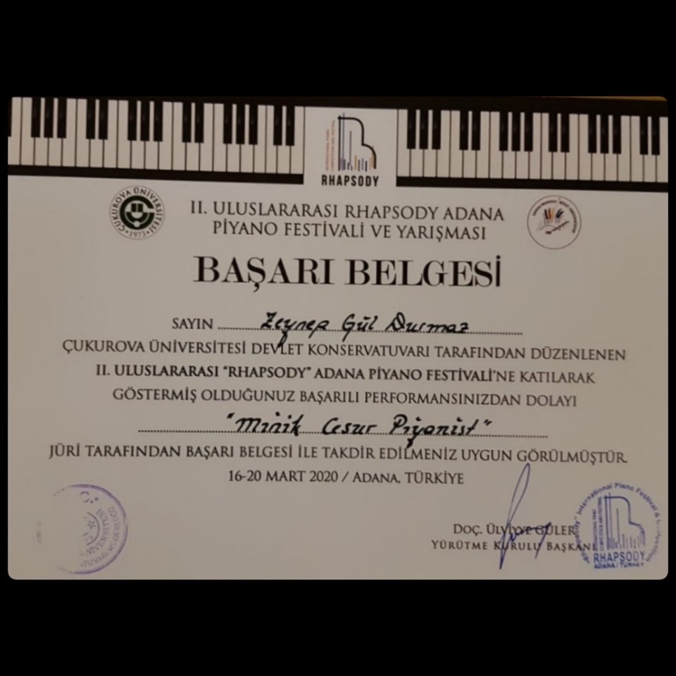 DURUCEYDA's tweet photo. Mektebim Çukurova Bilfen Koleji 3D sınıfı öğrencim Zeynep Gül Durmaz, Çukurova Üniversitesi Devlet Konservatuvarının düzenlediği II. Uluslararası Rhapsody Piyano festivalin de kendisini ve okulumuzu başarı ile temsil etmiştir.
@KalyunSimay @Gulumser_Gedik @ilkerbdeveci https://t.co/da5PGYJi7Y