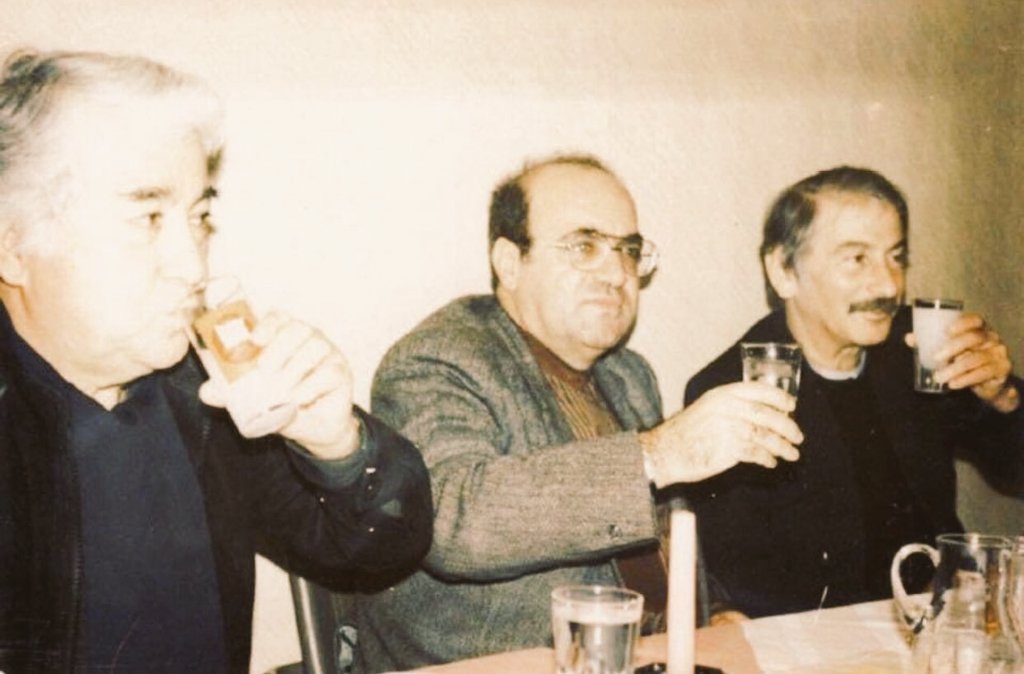 "Alkolün sarhoşluğu geçicidir, yobazlığın sarhoşluğu ise ebedi."

~ Aziz Nesin ~