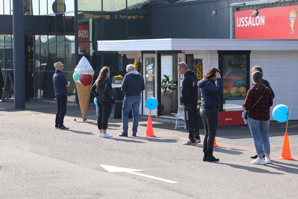 GezondLevenNL's tweet photo. Uit recent onderzoek van het RIVM blijkt dat COVID-19 invloed heeft op de toekomstige volksgezondheid. Deze nieuwe pagina op https://t.co/5iyvuZ3cEQ helpt gemeenten en GGD'en te bepalen wat dit betekent voor hun gezondheidsbeleid. Wij geven ook advies: https://t.co/5SEd78uC6k https://t.co/zHv8bVmjGI