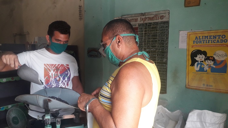 Actualizan Registro de Consumidores en #LasTunas. #Cuba #CubaViva <a href="/PresidenciaCuba/">Presidencia Cuba 🇨🇺</a> @LuisTFonseca <a href="/BetsyDazVelzqu2/">Betsy Díaz Velázquez</a> <a href="/MiriamP04398282/">Mirian Perez</a> <a href="/GriselAvila13/">Grisel Avila</a> <a href="/FranSilvaHerre1/">Fran SilHe</a> <a href="/OteroPupo/">Yosvany Pupo Otero</a> <a href="/LubenSmith/">Inalvis Smith Luben</a> 
Noticia ampliada:
⬇️⬇️⬇️
bit.ly/2M5g6dz