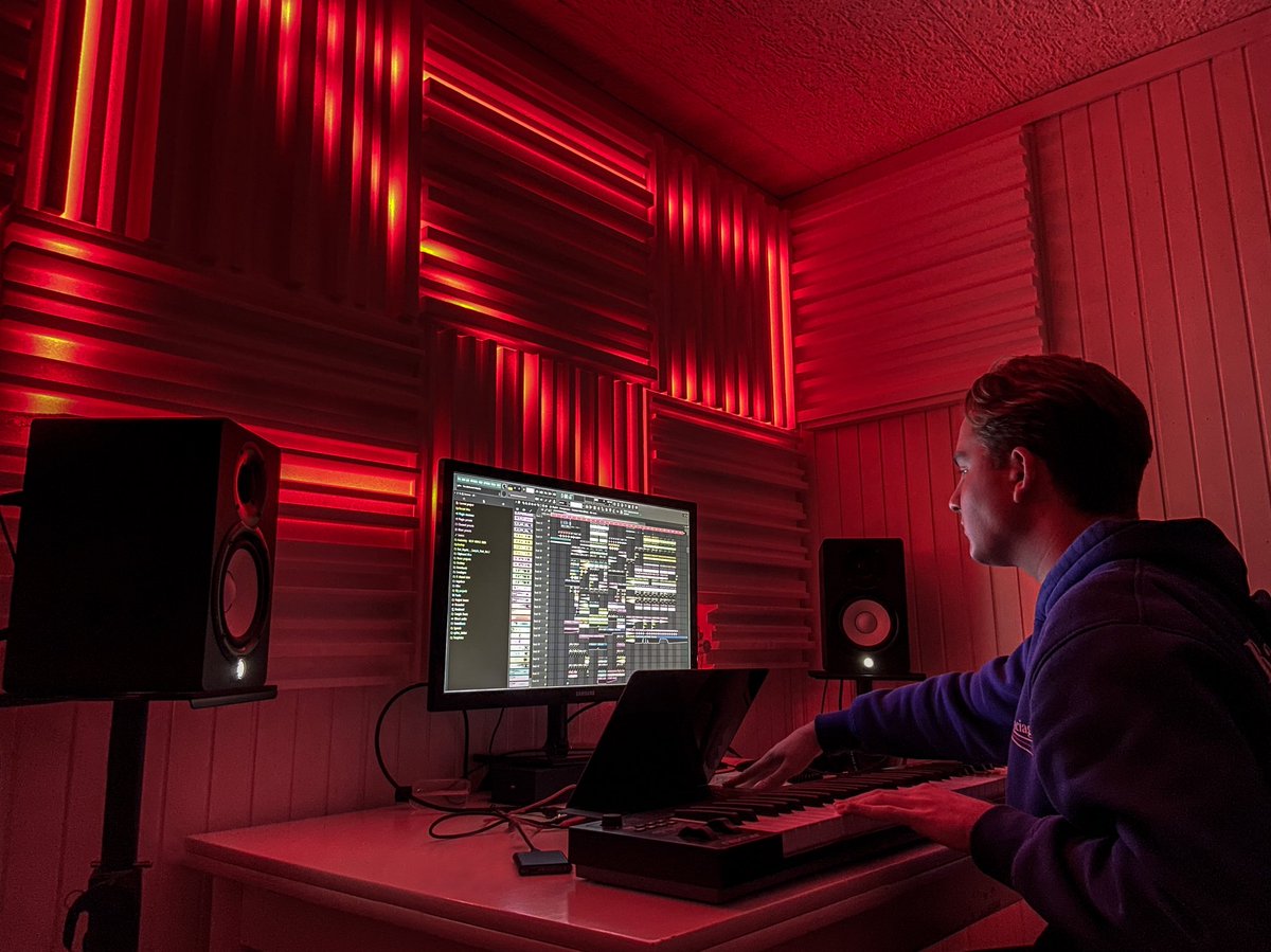 YoungGunzMuzic's tweet photo. @lyfesofficial is finishing the last small details in his studio before “YOU” is released on friday february 5th.

#you #younggunz #younggunzmuzic #lyfes #housemusic #newrelease #ragnarok https://t.co/U1NAFwcAOS
