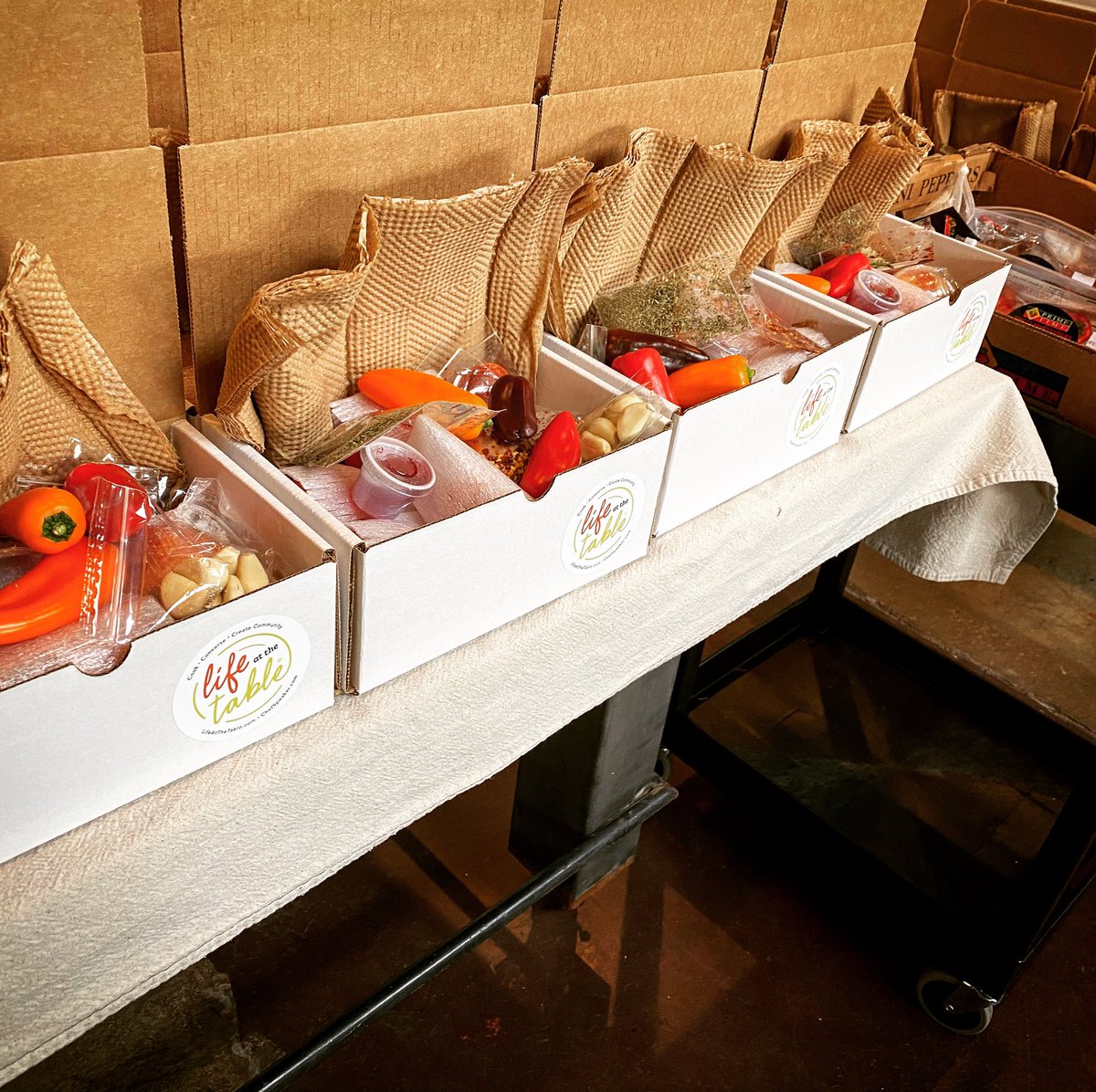 lifeatthetable's tweet image. Who wants a pizza party?! Just look at those kits! 😍 Ready for your next kitchen adventure with Life At The Table? 💪
#lifeatthetable #virtualevents #corporateevents #zoomevents #homechef #eatwell #pizzaparty #whatsfordinner #pizza #homemade #goodfood #zoom