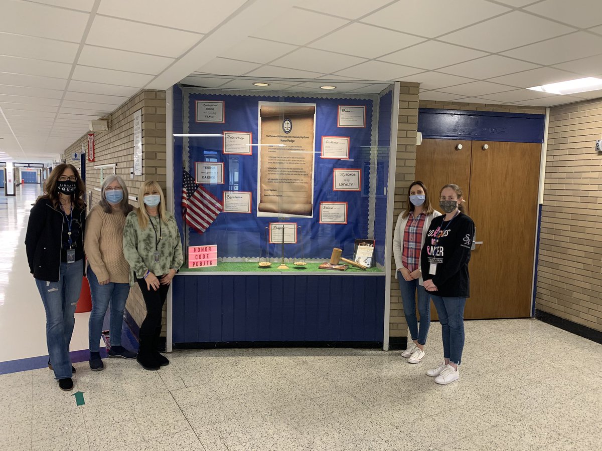 DrMSterg's tweet photo. “Rather fail with HONOR than succeed by fraud.” -Sophocles.
@POBJFK “lighting the way” for HONOR in our school. Thank you to our amazing school aides for putting together this beautiful display. 🎖@POBSchools #pobpride https://t.co/UUMIY8wid1