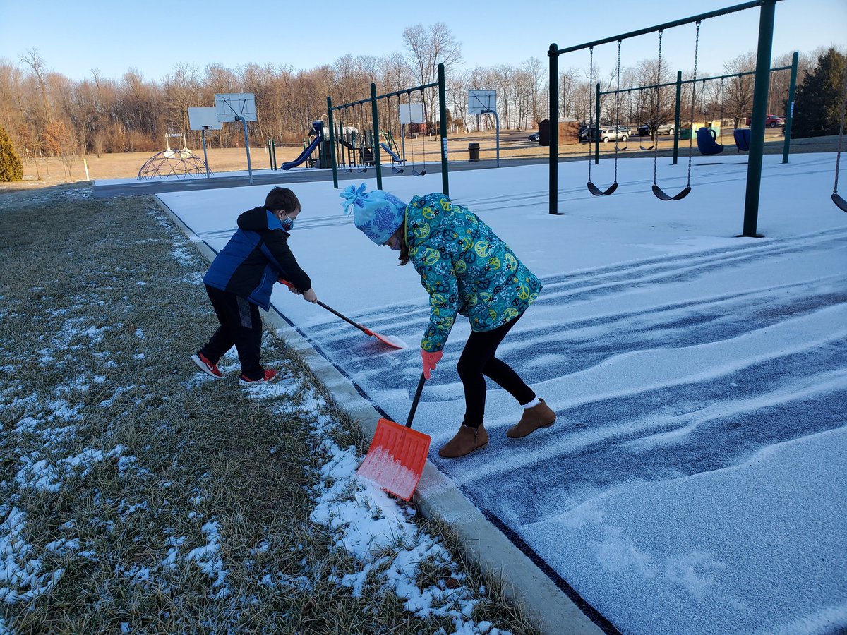MrsGossEPS's tweet photo. First snow removal of the year @EdgewoodPrimary! #humansnowplow https://t.co/9t5BAzmNpW