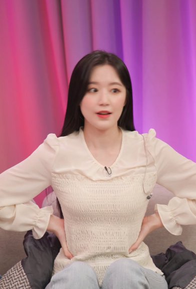 MInS7890's tweet photo. https://t.co/ml2QeSC083😍
可惡電腦截圖畫質好差🤣
#아이번_아이들_꽃피우리라
#IBURNisCOMING #HWAisCOMING
#G_I_DLE #GIDLE #MIYEON #MINNIE #SHUHUA #SOOJIN #SOYEON #YUQI @G_I_DLE #미연 #민니 #수진 #소연 #우기 #슈화 #여자아이들 https://t.co/p7J0MFCX1o