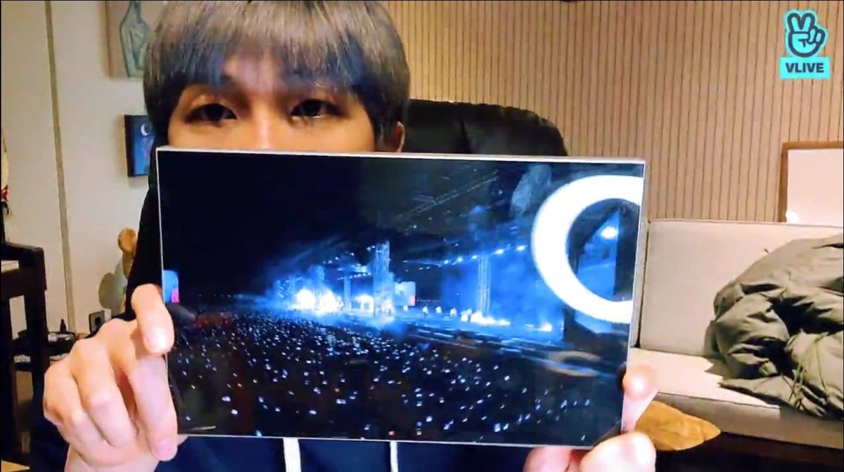 mubai_jk's tweet photo. รูปคอนที่วางไว้บนโต้ะพี่นัมจุน เชื่อดิ่หลังจากนี้จะมีวางอยู่บนโต้ะอาร์มี่ 98772727 ล้านคน 555555555 https://t.co/YgC6xnv7k5