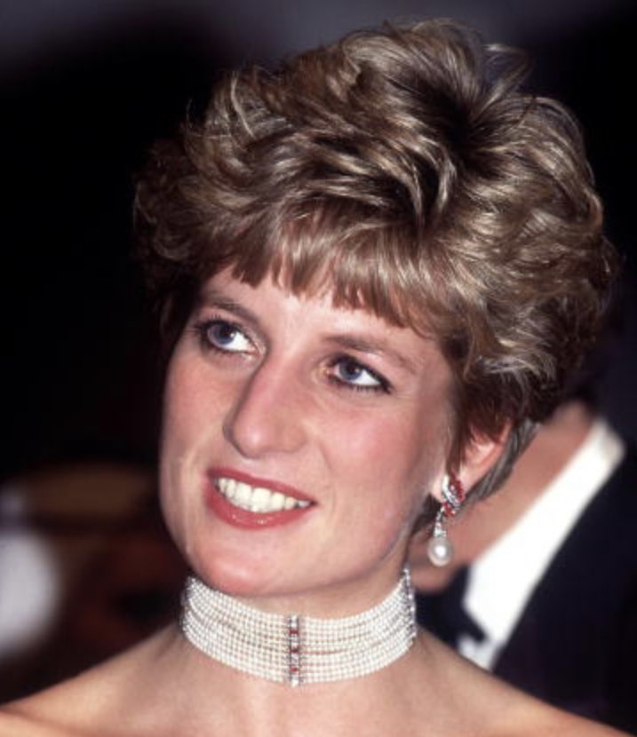 4. Diamond and South Sea Pearl Earrings: diamonds and pearls. The Duchess changed the pearls into smaller and more oval ones  The pearls seems to be the ones from another pair of Diana’s earrings (pic 2)