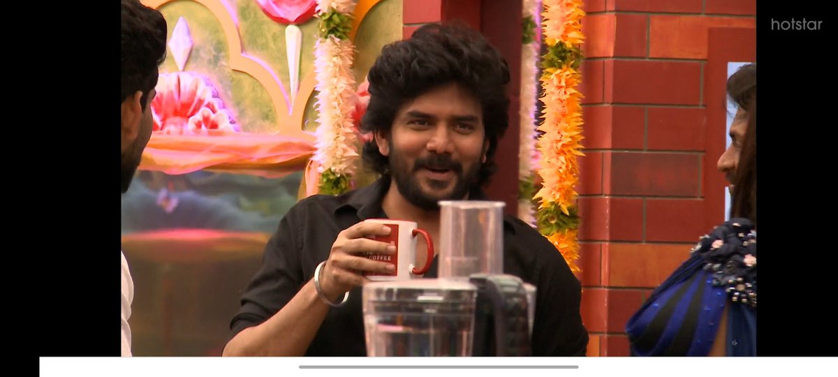 பல நாள் கழித்துபாட்டி வீடு வந்தவால் முளைத்த குறும்பு பிள்ளை எனவீட்டை சுற்றி வட்டமிடும்கவின்அவன் குறும்பை ரசித்தாலும்பொய் கோவம் காட்டி"கவின் டீ குடிச்சிட்டு வந்த வேலையை பாருங்க"எனும் கவினின் தலKavin & his Thalabest & cute combo #Kavin #Lift @Kavin_m_0431