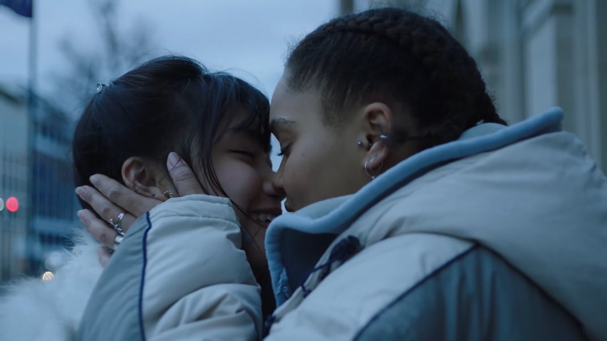 smokerjauregui's tweet photo. kieu my’s smile in the middle of the kisses #druck https://t.co/axX0fX9yXv