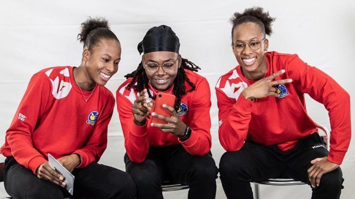 Découvrez la nouvelle série vidéo de nos🐲!🟡🔵  #InterviewVestiaire 

Notre Team Gwada, Laura Kanor, Méline Nocandy et <a href="/orlane_kanor/">Kanor Orlane</a> ont été les premières à se prêter au jeu... Qui est le plus romantique ? 😜La plus mauvaise perdante ? 😠

youtu.be/2XKxO5bBDj0

🎥 <a href="/com1sport/">COM1SPORT</a>