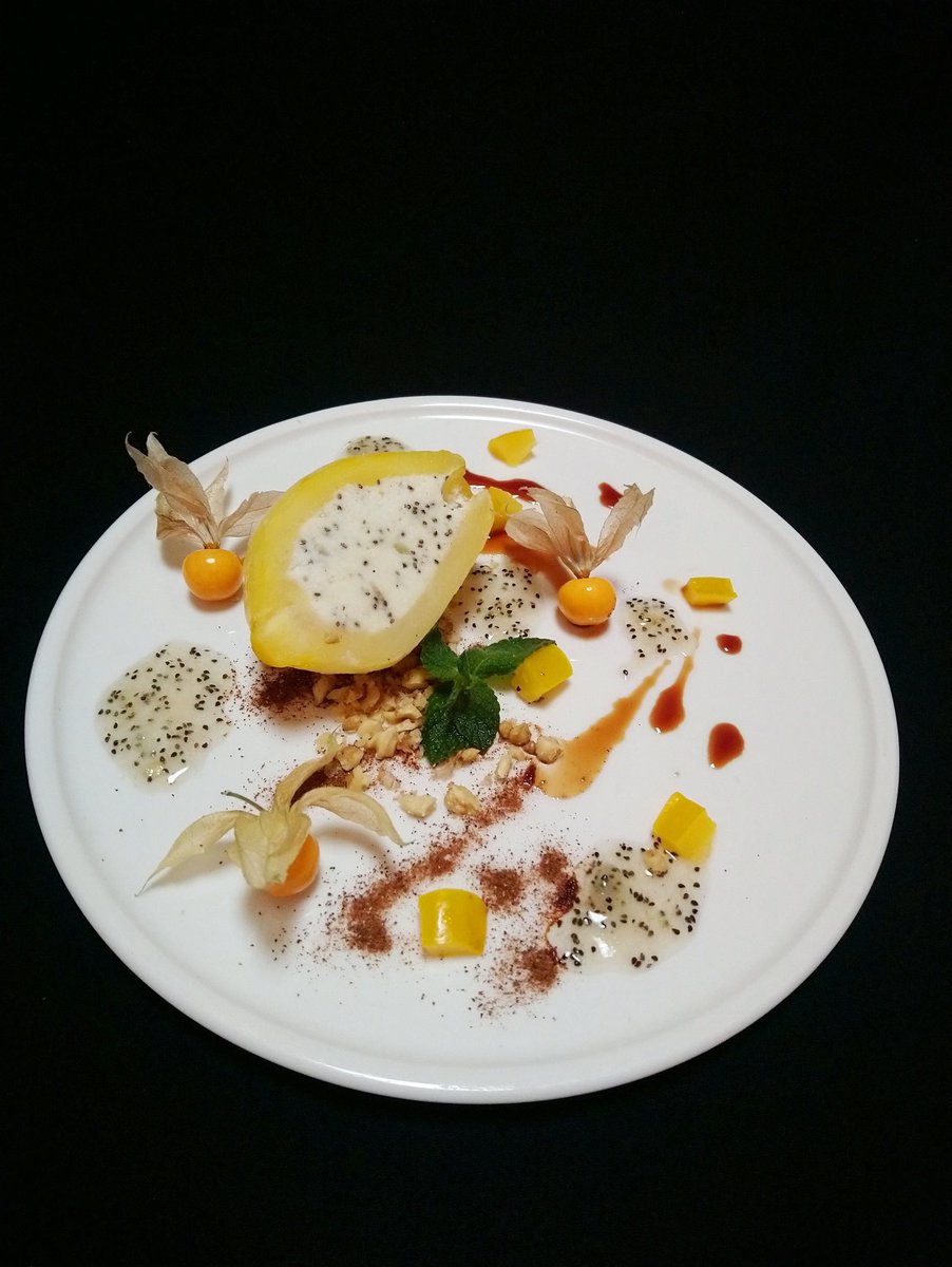 chef_edgardo's tweet photo. Comenzamos la mañana entretenida. 🤗🙌❤️
#Papayas rellenas con mousse de #Rumpa, sobre #Nueces de #MontePatria, #HarinadeChañar y #ArropedeChañar con productos #Regionales. 🤗🙌❤️
#ChefEdgardoAguilera #ChefRegional #ChefFomentador #ChefFegach #LaSerena #RegióndeCoquimbo #Chile https://t.co/u8QWX32GI2