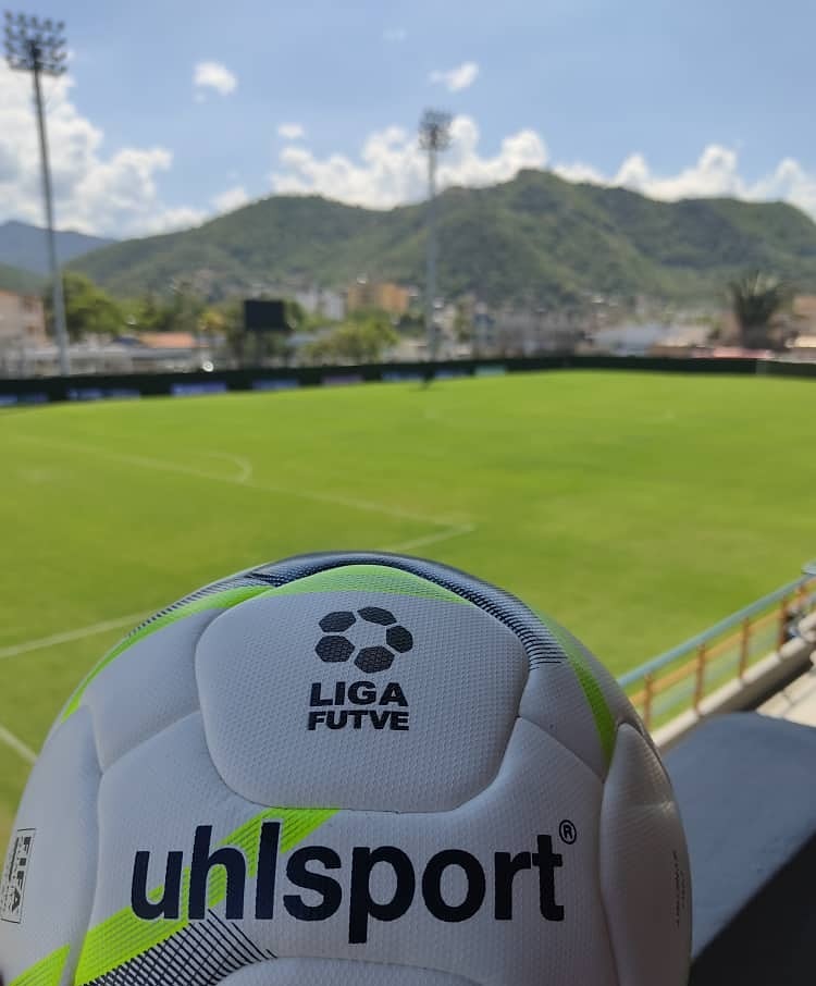 🤩⚽ • Nuestra #LigaFUTVE es una pasión que nos mueve y nos mantiene en constante emoción.⁣
⁣
 🤔💬 • ¿𝘊𝘶𝘢́𝘭 𝘧𝘶𝘦 𝘵𝘶 𝘳𝘦𝘤𝘶𝘦𝘳𝘥𝘰 𝘪𝘯𝘰𝘭𝘷𝘪𝘥𝘢𝘣𝘭𝘦 𝘥𝘦 𝘭𝘢 #𝘛𝘦𝘮𝘱𝘰𝘳𝘢𝘥𝘢𝟸𝟶𝟸𝟶?⁣

#SomosFUTVE