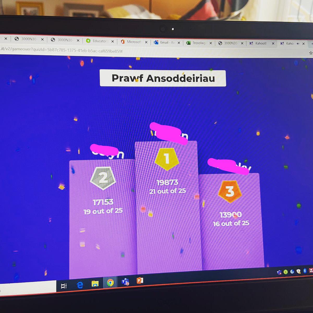 CymraegLlanhari's tweet photo. Adolygu! Adolygu! Adolygu! Prawf ansoddeiriau i Fl.12 drwy Kahoot heddiw ‘ma yng ngwers Miss Creamer. #adolygu #cymraegsafonuwch #llanhari #gwersibyw #dysgucyfunol https://t.co/w2u4IqIky6