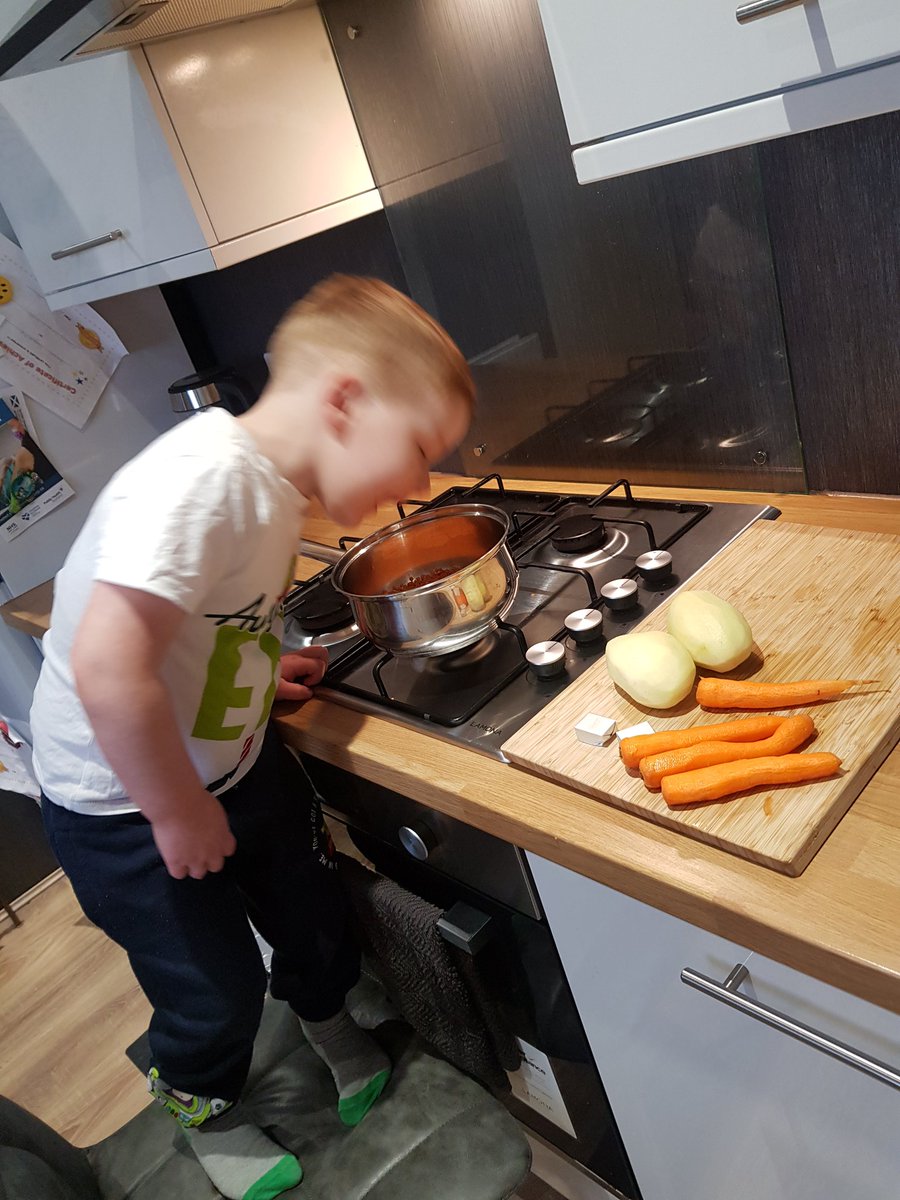 Jillshuggles's tweet photo. @bartholomew_st nothing better that homemade soup on a cold day https://t.co/k3NBzRSq6u