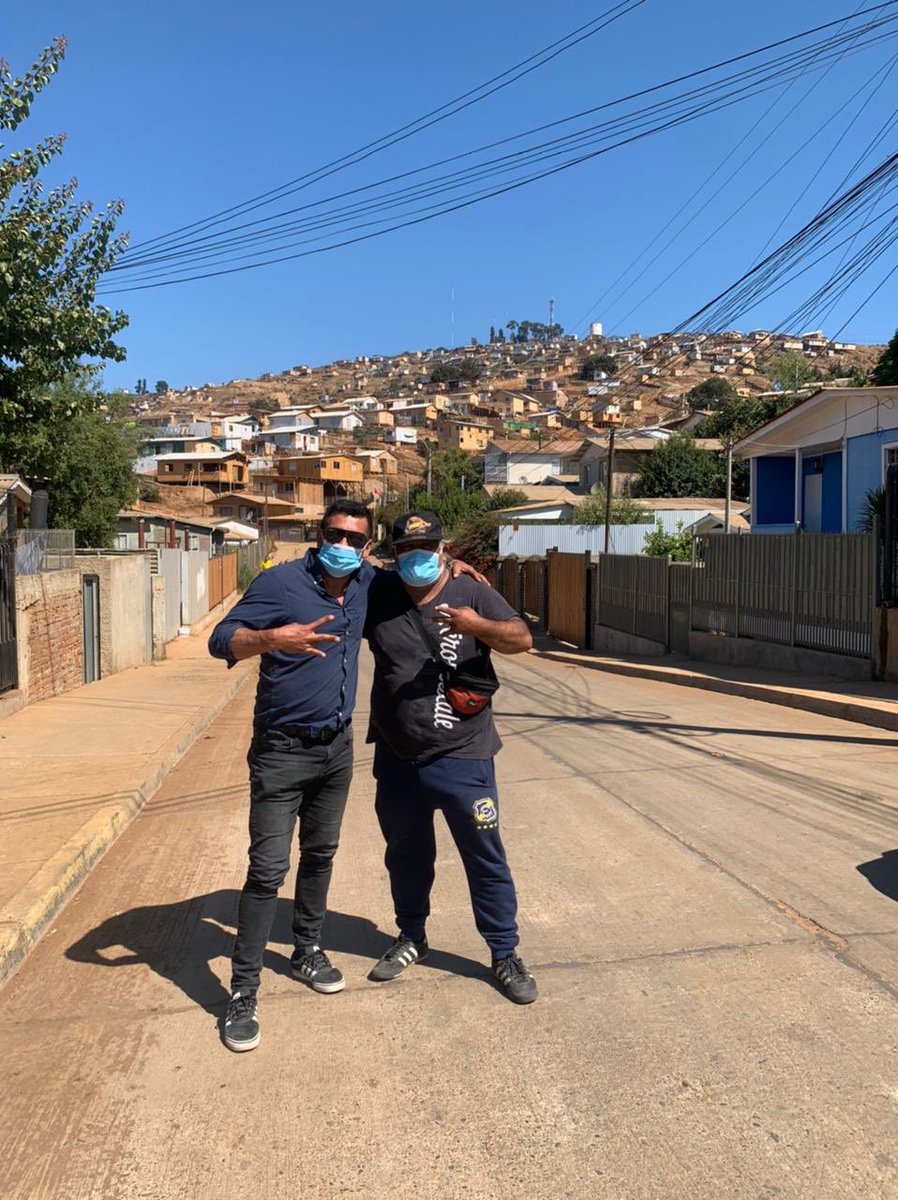 rodolfomoya9's tweet photo. Seguimos conociendo la historia de las Comunas, sus Barrios y a su gente en las tomas Viñamarinas.
“Los del Cerro”. Los más grandes😍😍😍 https://t.co/zM1x16yJ30
