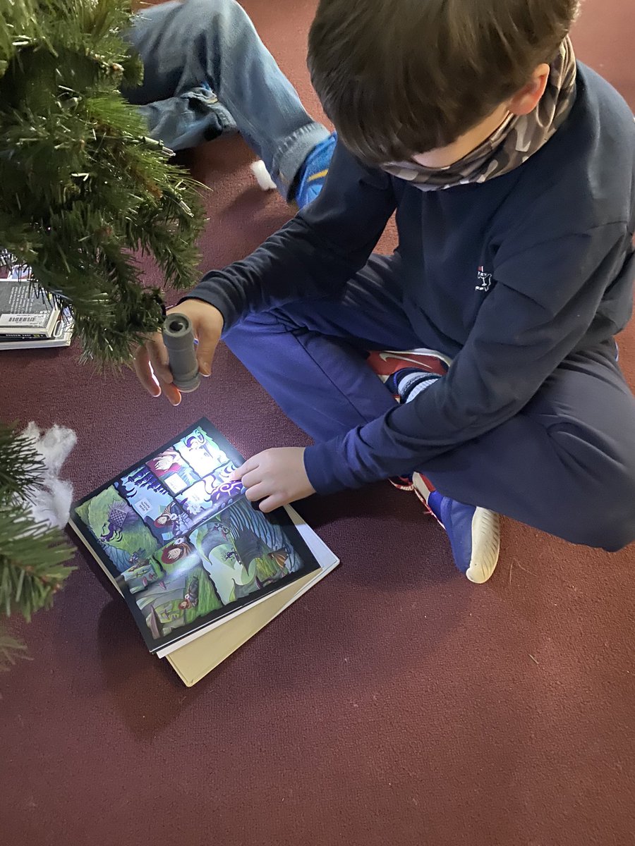 vhelplibrary's tweet photo. Reading is always more fun with a flashlight... and The Child... and a burrito blanket! @WyattWildThings @Mrslaurenboykin https://t.co/Dg9ZSOK59z