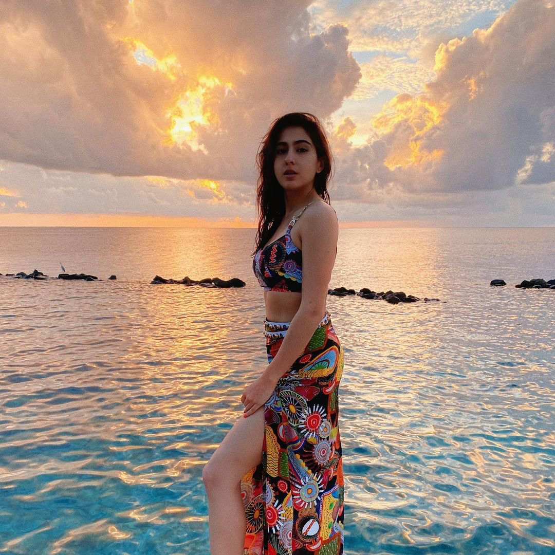 Sara Ali Khan KIARA ADVANI PHOTO GALLERY : IMAGES, GIF, ANIMATED GIF, WALLPAPER, STICKER FOR WHATSAPP & FACEBOOK #EDUCRATSWEB