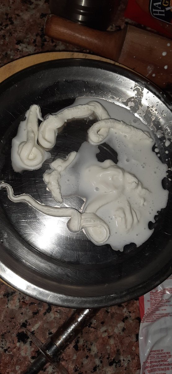 djANKitChauhan's tweet photo. 1/2 liter milk me itni Creek de rahe hai amulwale .
Ya to ye pagal hai . Ya to duniya ko pagal bana rahe .
#Amul
@fssaiindia @Amul_Coop #amulscam @cmohry @fssaiindia @jagograhakjago https://t.co/a0kE2o5iYc