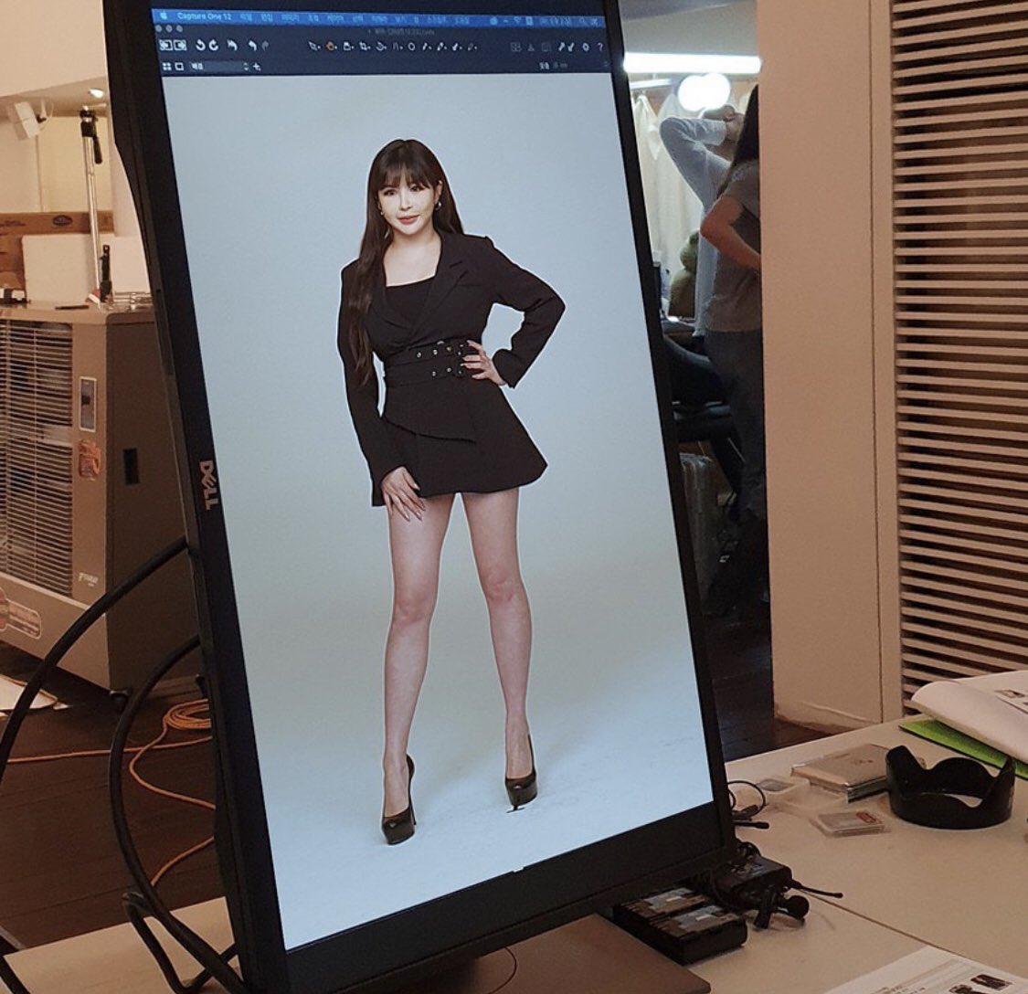 2NE1France_FR's tweet photo. 18.01.2021 | #BOMSTAGRAM
Je n'ai pas de styliste et nous n'avons pas fait de photoshoot
J'ai pris de jolies photos
dans le studio de tournage~~
J'ai perdu 11kg et je suis maintenant sûr de moi
Mon état s'est considérablement amélioré~ https://t.co/edC9ZP60mw