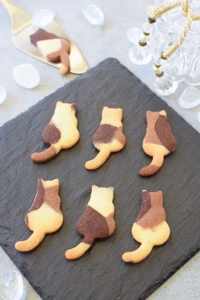 someone plz bake cat cookies w me