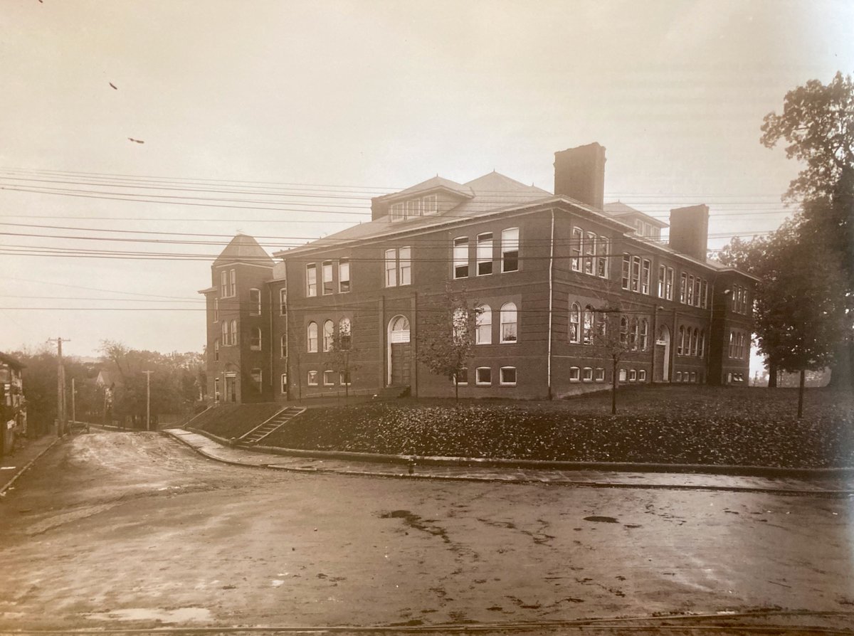 7/ Meanwhile, in 1894, just two blocks away, the city’s all-white segregated graded school expanded to include a 4-year high school in the large 3-story Midway building.