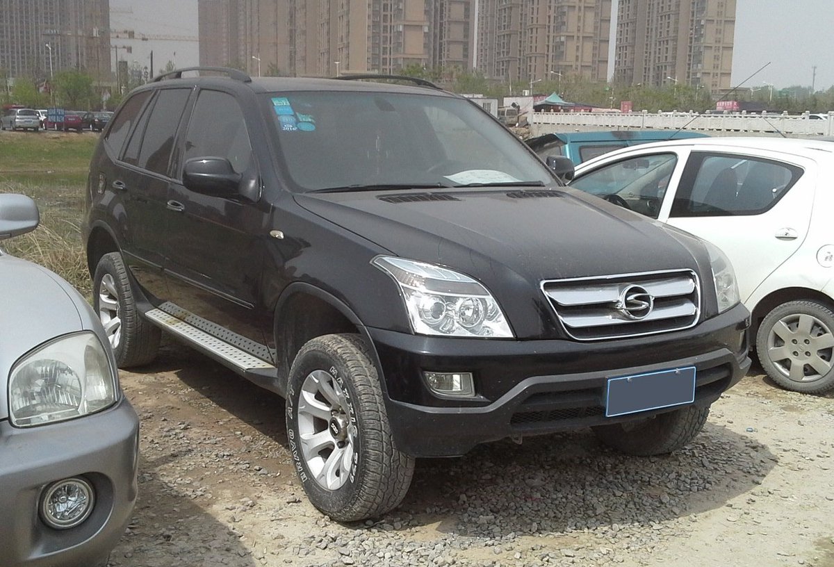 I was reading about the Shuanghuan SCEO, a copy of the first generation X5... And I can't help but think that someone saved the "revolutionary" (and lost) redesign Bangle had planned that was cancelled after the introduction of the E65. Maybe <a href="/FS_Edition/">Frank Stephenson</a> remembers how that looked