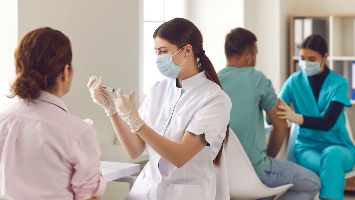 8/11 **WHY ARE THERE NO MASS VACCINATION SITES IN NI?**The 5 HSC Trusts have vaccination sites but are currently working through HSC staff, including care workers, pharmacists and dentists.