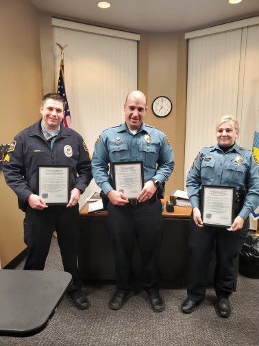 SunsetHillsPD's tweet photo. Chief Dodge awarded Sgt. Senior, Cpl. Lane, and Officer Guenther with the Outstanding Performance Award for their actions on April 1, 2020. https://t.co/oUpnsDUuJZ