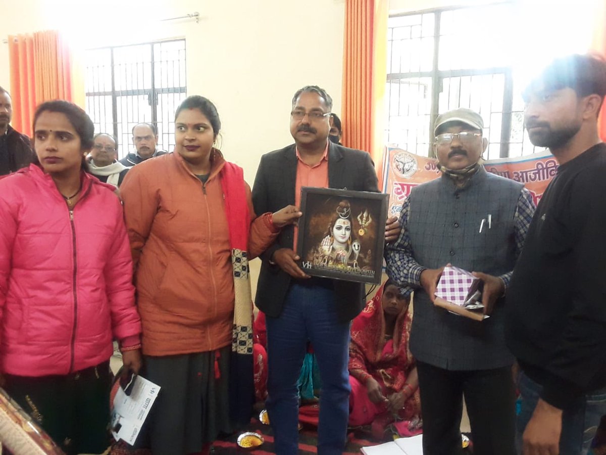 BmmuMall's tweet photo. आज ग्राम पंचायत लतीफपुर के नई किरण प्रेरणा संकुल संघ में सीनियर सी आर पी का प्रशिक्षण ले रहे प्रशिक्षार्थियों का शैक्षिक भ्रमण कार्यक्रम संपन्न हुआ सी एल एफ और उसके कार्यों के बारे में विस्तृत जानकारी दी गयी @Prerna_UPSRLM @NrlmL https://t.co/SoLI3JzGNJ