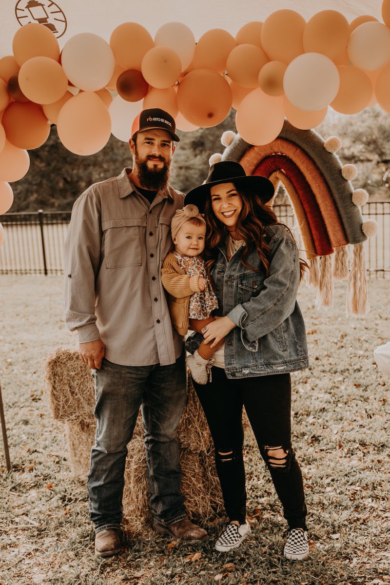 chelllyfish's tweet photo. big 1 year old — thanks for filling our lives w so much joy + love 🌞🌈 https://t.co/8ZoJMkNLCD