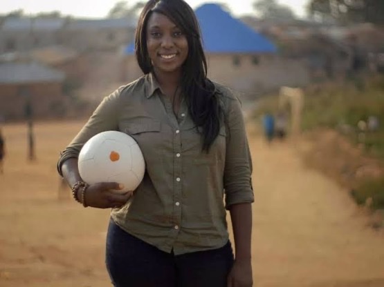 NigeriaStories's tweet photo. Meet Jessica O. Matthews, the Nigerian inventor who developed a football she calls "Soccket" that can generate electricity and power 6 hours of LED light , after the ball is played for 1 hour. Obama tested his skills using the ball. https://t.co/FoWkxXcQgq