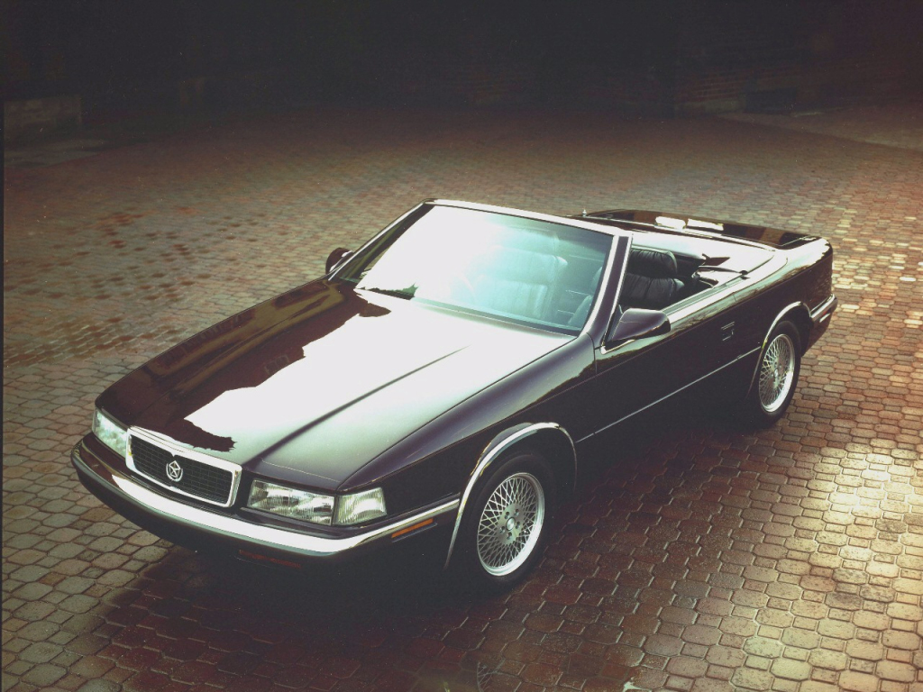 千利九 V Twitter Chrysler Tc By Maserati 19 1991 マセラティ との異色のコラボレーションで作られた2シーターコンバーチブル 組み立ての多くがイタリアで行われるなど 同時期のアランテに類似している 売りは0ps仕様のマセラティによる16バルブ ツインカム