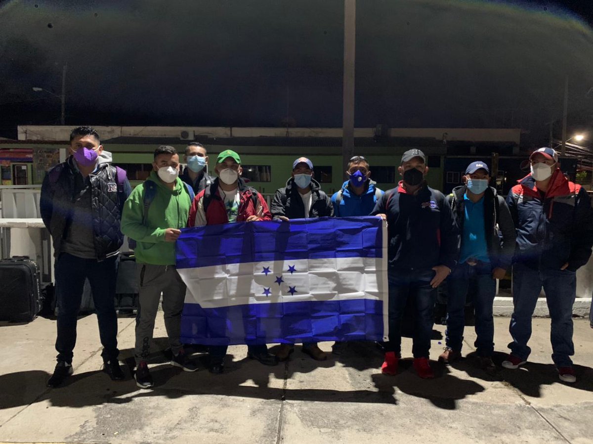 Trabajo_hn's tweet photo. 𝘽𝙪𝙚𝙣𝙖𝙨 𝙉𝙤𝙩𝙞𝙘𝙞𝙖𝙨
👏👏👏👏👏👏👏

Gracias a las iniciativas que impulsa el Pdte. @JuanOrlandoH, este día 13 compatriotas de diferentes departamentos partieron con visa de trabajo hacia Canadá.

Con un contrato de 2 años para desempeñarse en labores agrícolas. https://t.co/6P55XCJN8s