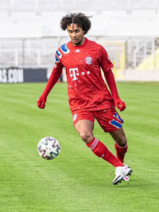 What can Zirkzee offer for Everton?:I think Zirkzee can offer a different style for Everton. Calvert-Lewin is strong in the air and bringing the ball down. Zirkzee could pick the ball up from Calvert-Lewin and drive the ball up the pitch allowing Everton to create more chances.