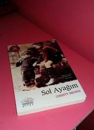 1Kitap_ci's tweet photo. Kitaplar evimizde pek sık görülmezdi.
Ekmeğin daha önemli olduğu düşünülürdü. Karnımızı doyurmak zihinlerimizi doyurmaktan daha önemli bir işti. 
Felç bir çocuğun yaşam öyküsü kitabın ana fikri hayata ne olursa olsn önümüze ne engelr çıkarsa çıksın biz inanarak o engelleri aşalım https://t.co/HUgjtf1heF