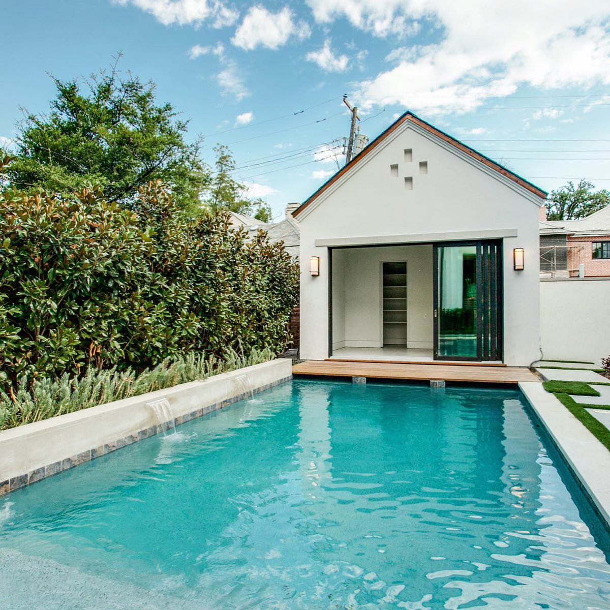 CustomRobert's tweet image. Pool side is the best side☀️ Built by Robert Elliott Custom Homes #RECH #robertelliotthomes #robertelliottcustomhomes