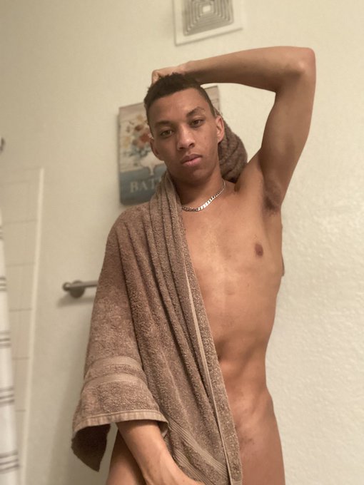 Shower time ?

https://t.co/KAKpKIG0mi

#gay #showertime #lgbt #gaytop https://t.co/HAoL3flymJ