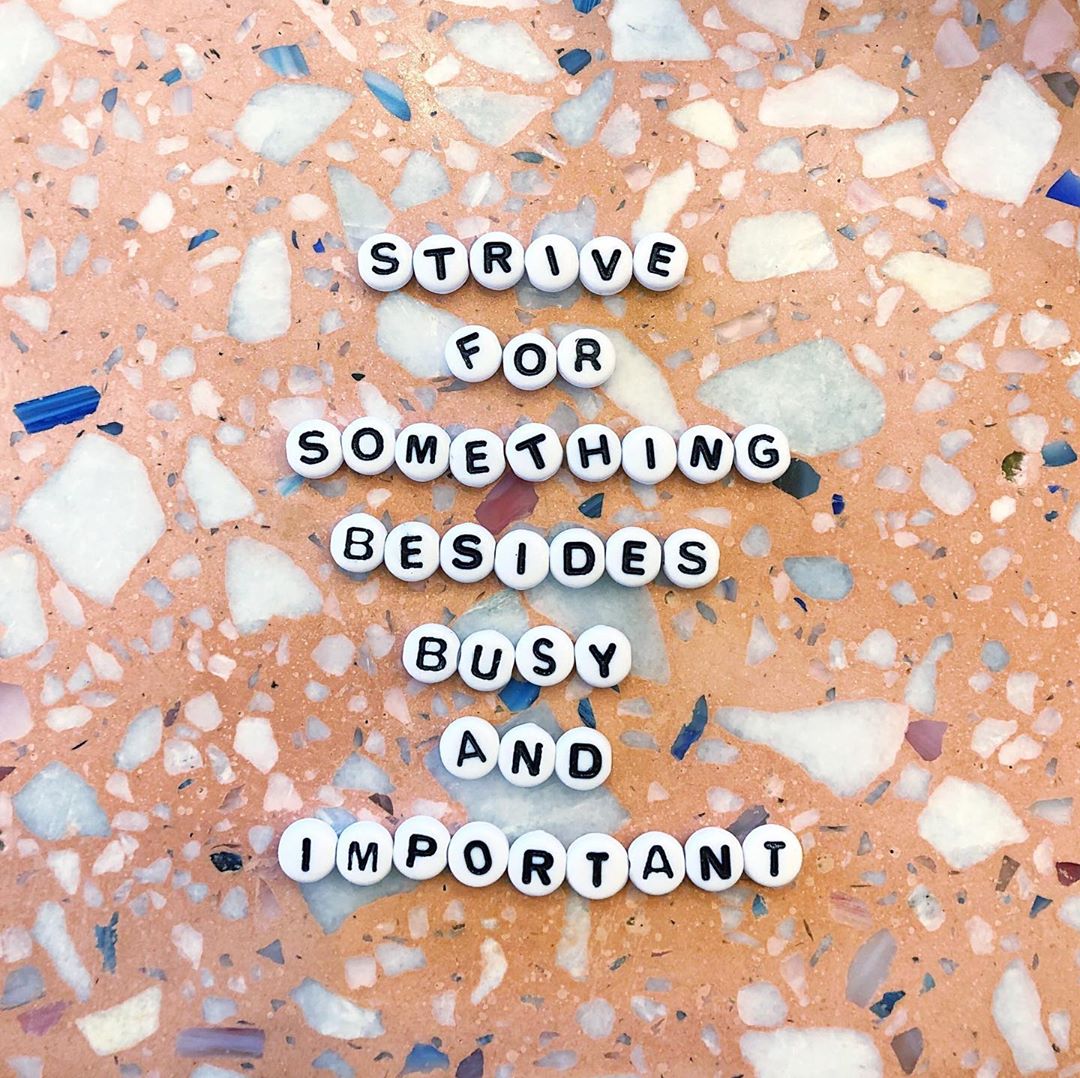 ApplicantLab's tweet image. When you are crafting your career goals for business school, make sure you think about what makes you happiest. In the 'Career Vision' essays,  AdComs are just trying to be sure that you will be happy with the MBA  degree. Will you ❓

📸 @sophia.joan.short