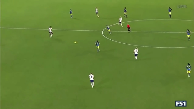 Ertz pass is behind her though, so Macario knows she’s going to have to receive it with her back to the defense. She smartly takes a quick glance over her shoulder to confirm she’s got space and makes a quick spin move upon receiving the ball.