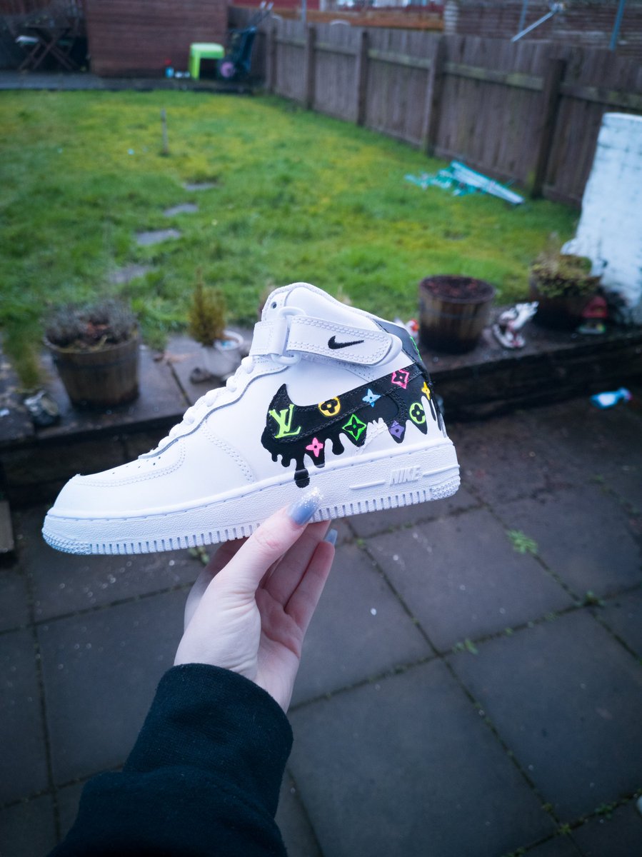 customs_es's tweet photo. lv neon drip ๐ฅ #lvdrip #af1 #customtrainers https://t.co/b3q3lzL0po