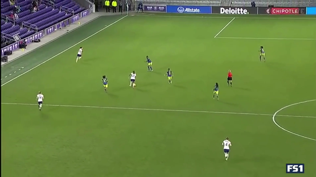 Macario continues her run and she's now given Lloyd a ridiculous amount of space.