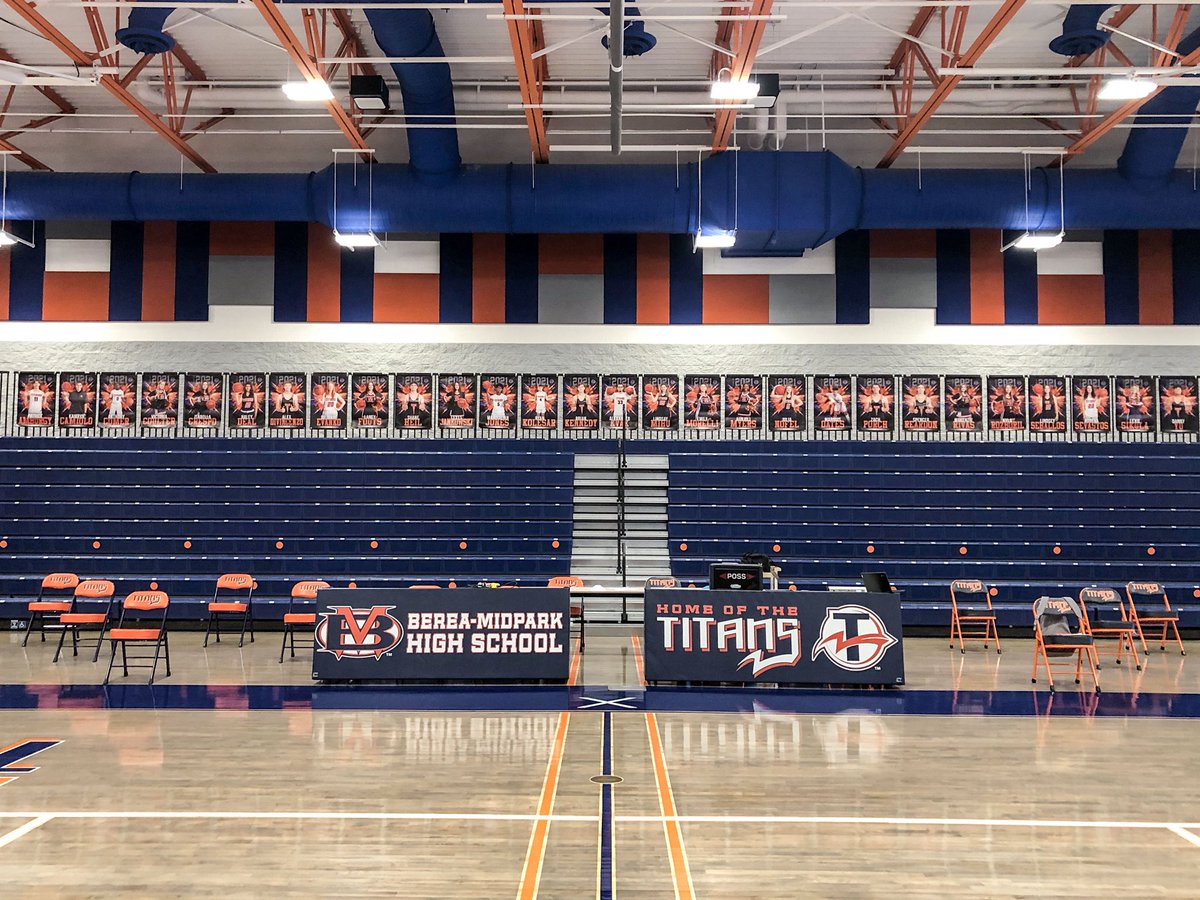 AthleticsBMHS's tweet photo. ⚡️ Showing off the class of 2021!

Thank you @BMboosters for providing the banners!

#BeATitan https://t.co/KxmVSxYWyj