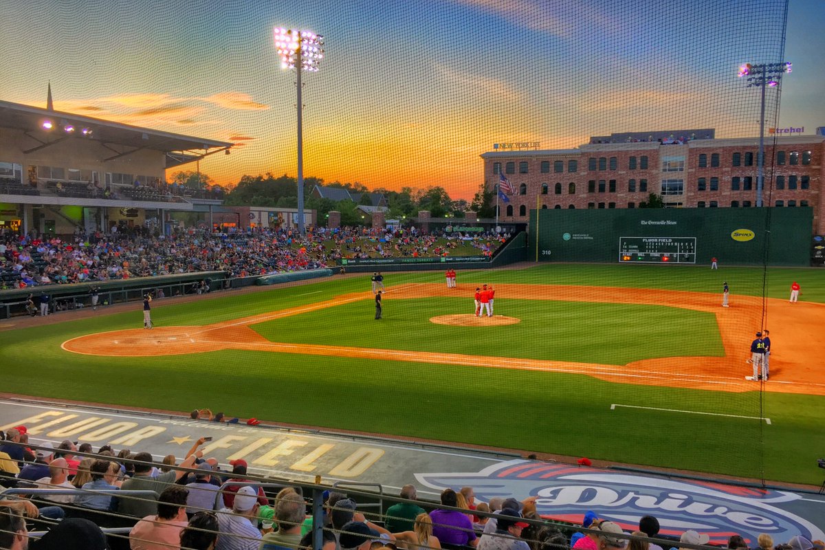 GaryHeaton's tweet photo. Maybe not beat, but there are other great ones out there. @ChasRiverDogs @ChattLookouts @GreenvilleDrive #baseballsky #baseballsunset https://t.co/EBh4XQlftI https://t.co/sQpE1JX7md