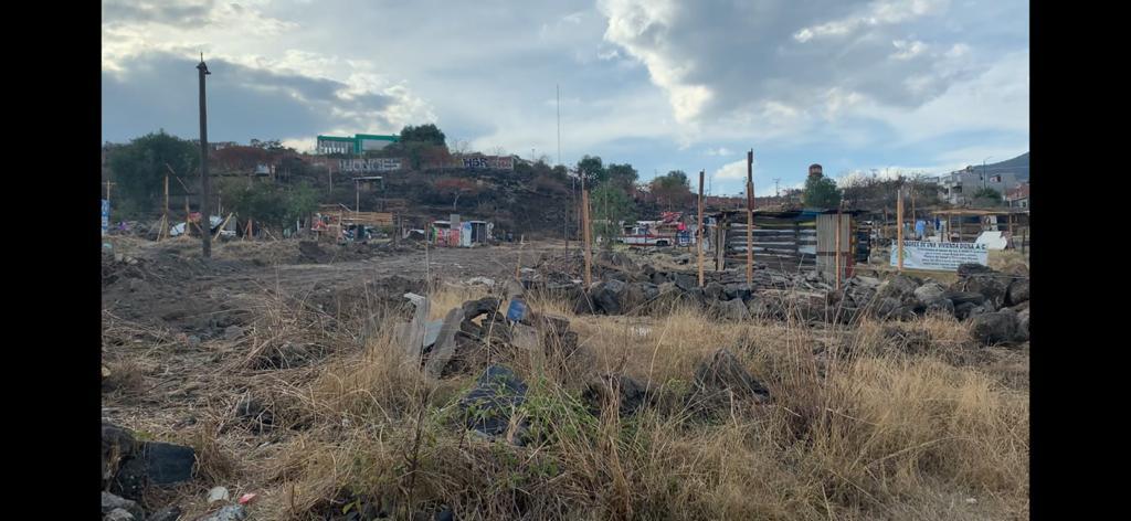 EstreSolis's tweet photo. @ar_hurtadoa miente y falta a su palabra, permite que se lucre con un terreno que ya estaba destinado al beneficio del pueblo para la construcción de una unidad deportiva. #MichToleraDelinquir https://t.co/6uVMoxdkDw