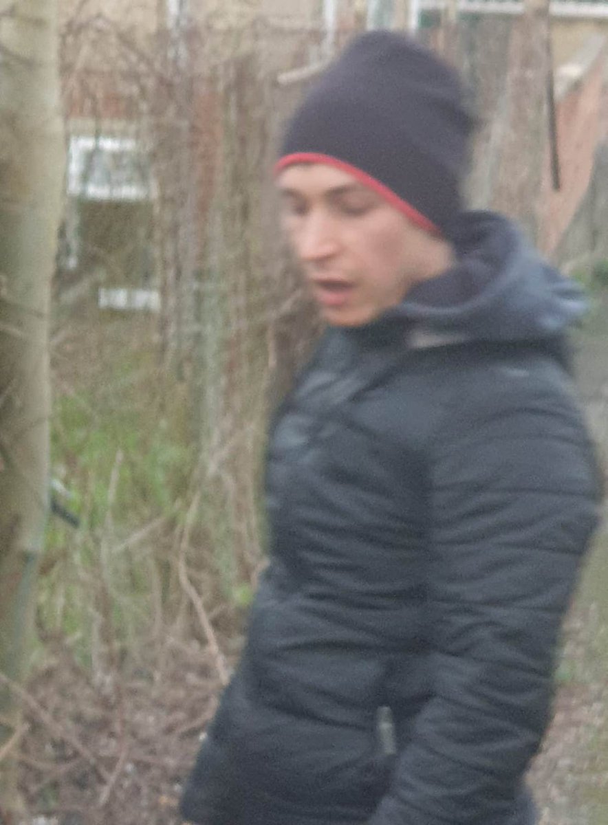 BucksFlyTipping's tweet photo. Can you help identify this man ? 👀
These images of #flytipping in the alleyway between Upper Green Street and Kitchener Road #HighWycombe Bucks were provided by concerned local resident
DMs open or pls email scrapflytipping@buckinghamshire.gov.uk
#SCRAPflytipping https://t.co/OesnQL147q