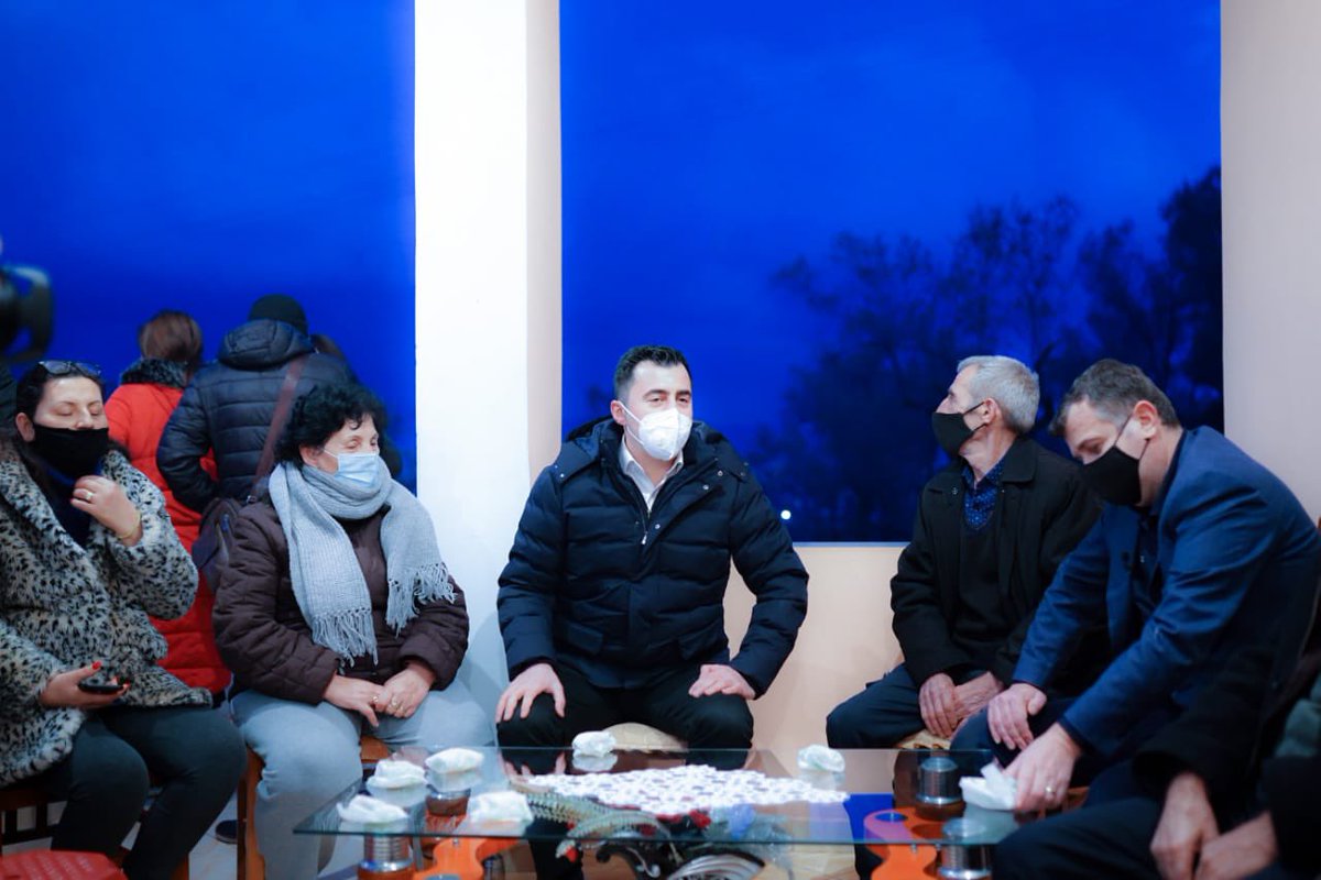 llatja's tweet photo. Në takimet me familjet elbasanase.😍 
 
Lajmi i mirë është që me dakordësinë e #qeverisë 🇦🇱 me Pfizer💉, pas mjekëve e stafeve shëndetësore do të nisë vaksinimi për moshat e treta sipas planit kombëtar #antiCovid.🤜🦠🤛

#ShqipëriaBuzëqesh🌼 https://t.co/rFyX0S6STQ