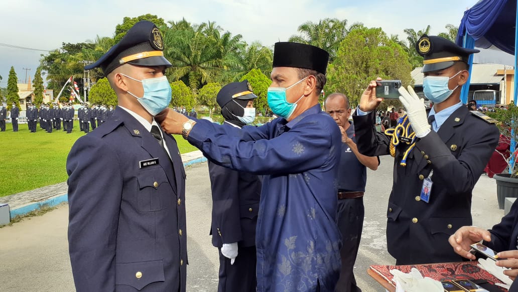 PoltekKPPrm's tweet photo. Sukses dan Meriah,Pelantikan Taruna/i Ank.2 Politeknik KP Pariaman,19/01/2021 secara Luring dan Daring Oleh Kapusdik KP dan Dihadiri Koordinator, Kadis DKP Sumbar, Unsur Muspida Kota Pariaman serta Orang tua Taruna.
@Pusdik_KP @brsdm_kp @anileilani @kkpgoid @sjariefwidjaja https://t.co/AqiUjZc9cq