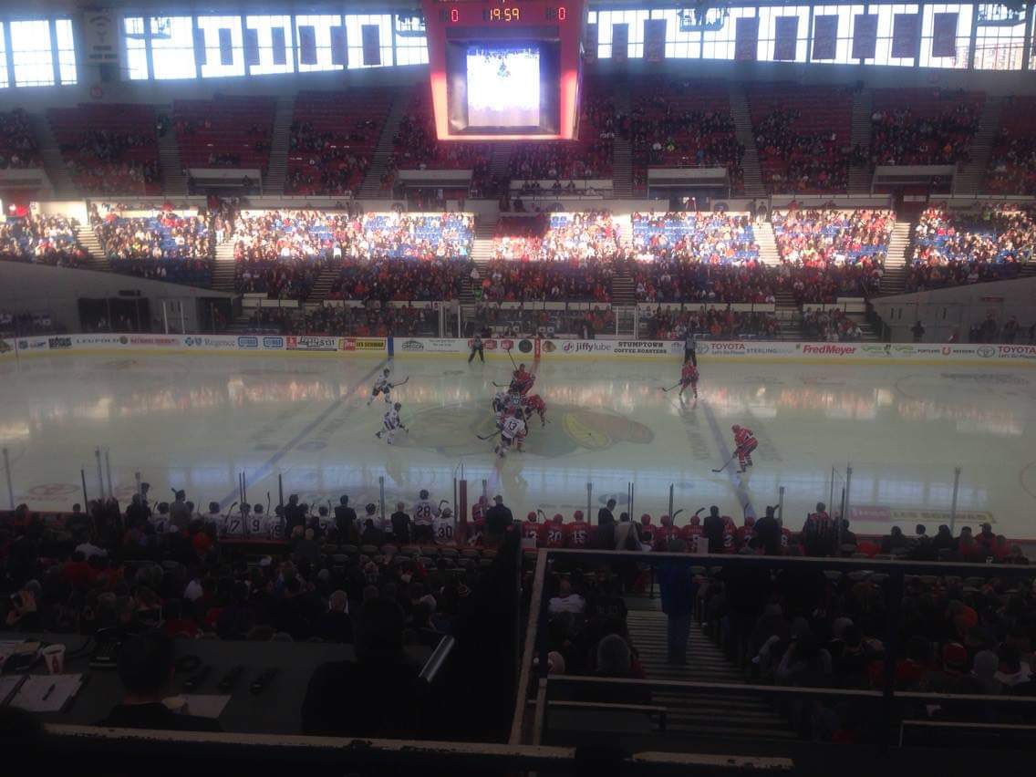 hawkeyblog's tweet photo. 7 years ago today, we had the curtains down in the #glasspalace 

Rough game for the @spokanechiefs, as they couldn’t find the back of the net in front of 7728

@Garret_Hughson picked up a double minor, @bburke_1 2 PIM as well - I bet @iverke was involved

https://t.co/Eey0EOTuHX https://t.co/WFOP6ekJMw